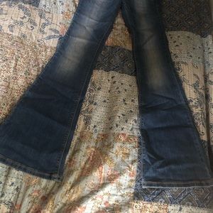 Unworn, flare jeans. From in Italy. Flattering! 🍑